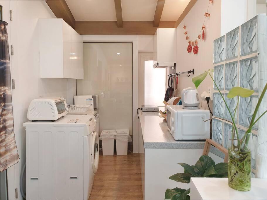 Apartment Com,a Hongdea St 5min / 3room Seoul